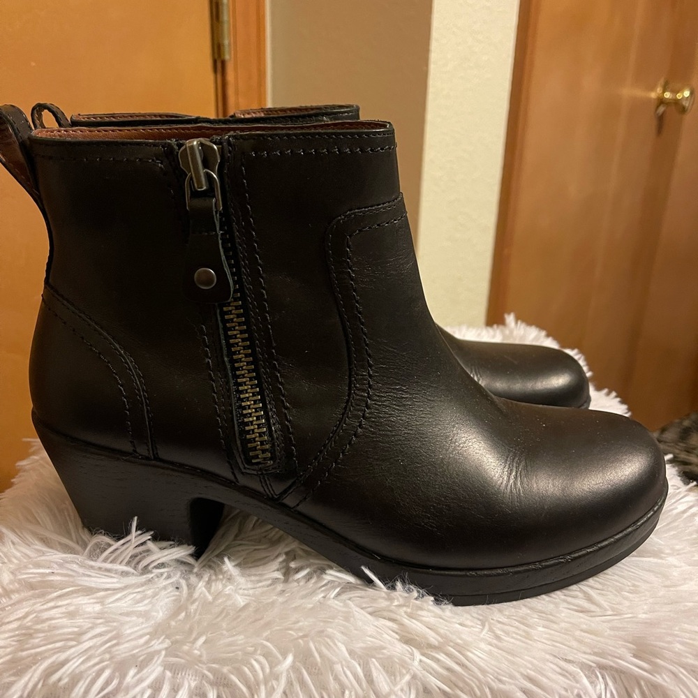 Cobb Hill Womens Booties